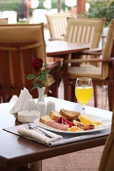 G George Aparthotel 4*