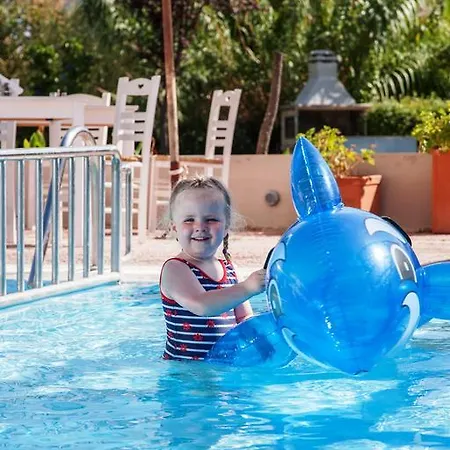 Apart-hotel G George 4*